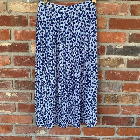 Givenchy Sport Vintage White Pleated Skirt Sz 6 - Picture 4 of 9